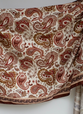 Kahverengi Vera Etnik Desen Saten Şal