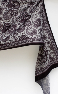 Siyah Vera Etnik Desen Saten Şal